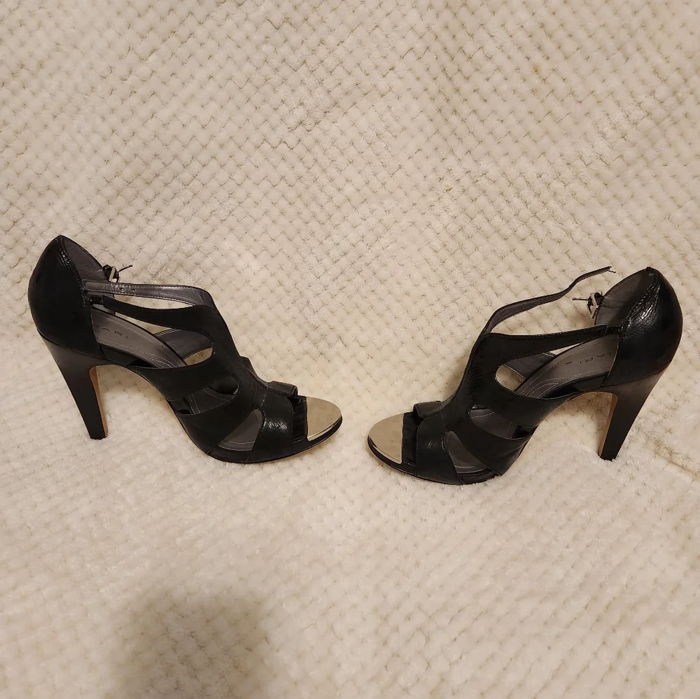Black high heels - Picture 1 of 1